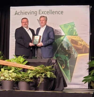 Dave Dull receives John Deere Award